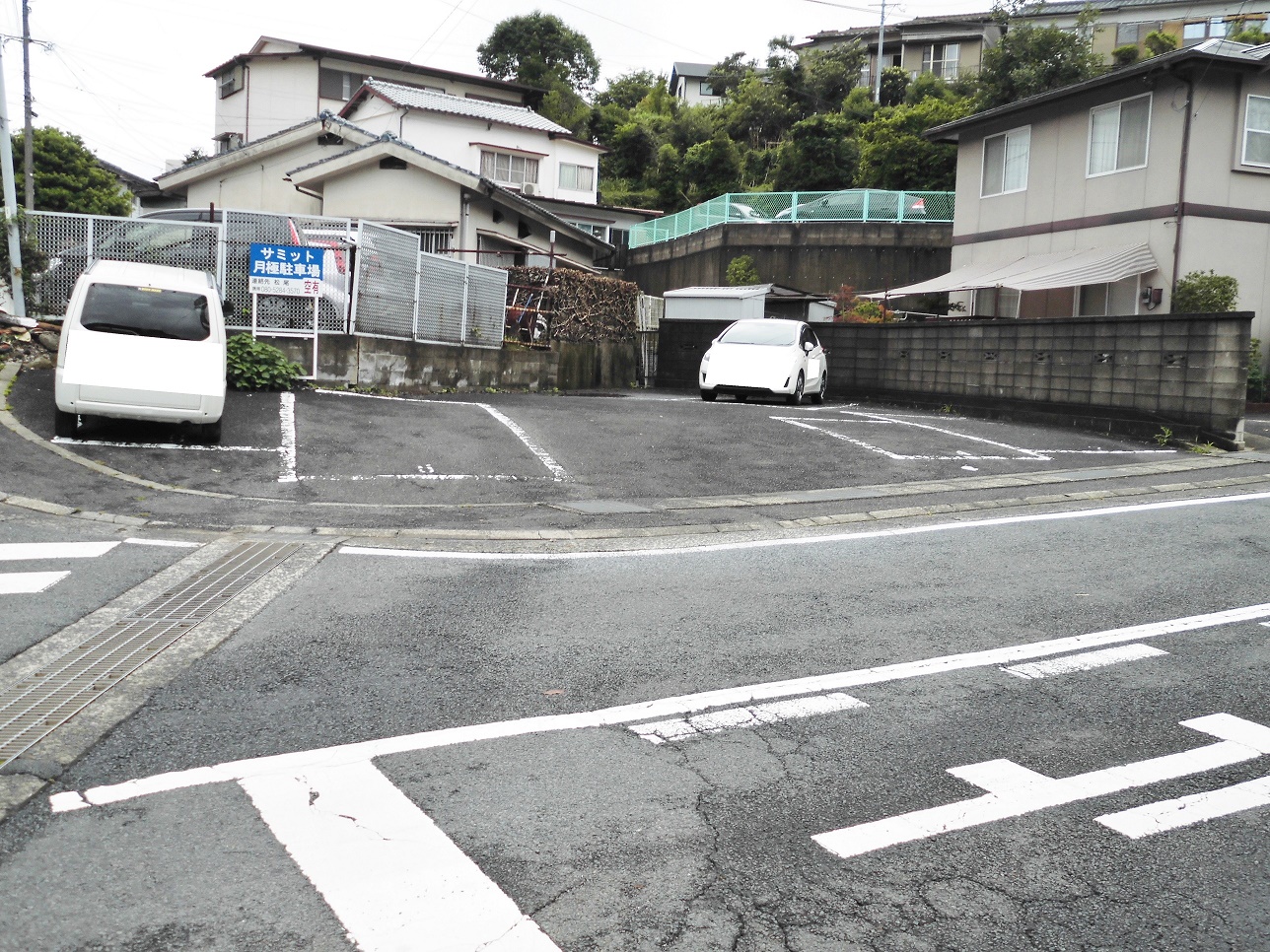 【須田尾町】【下須田尾バス停そば】サミット駐車場