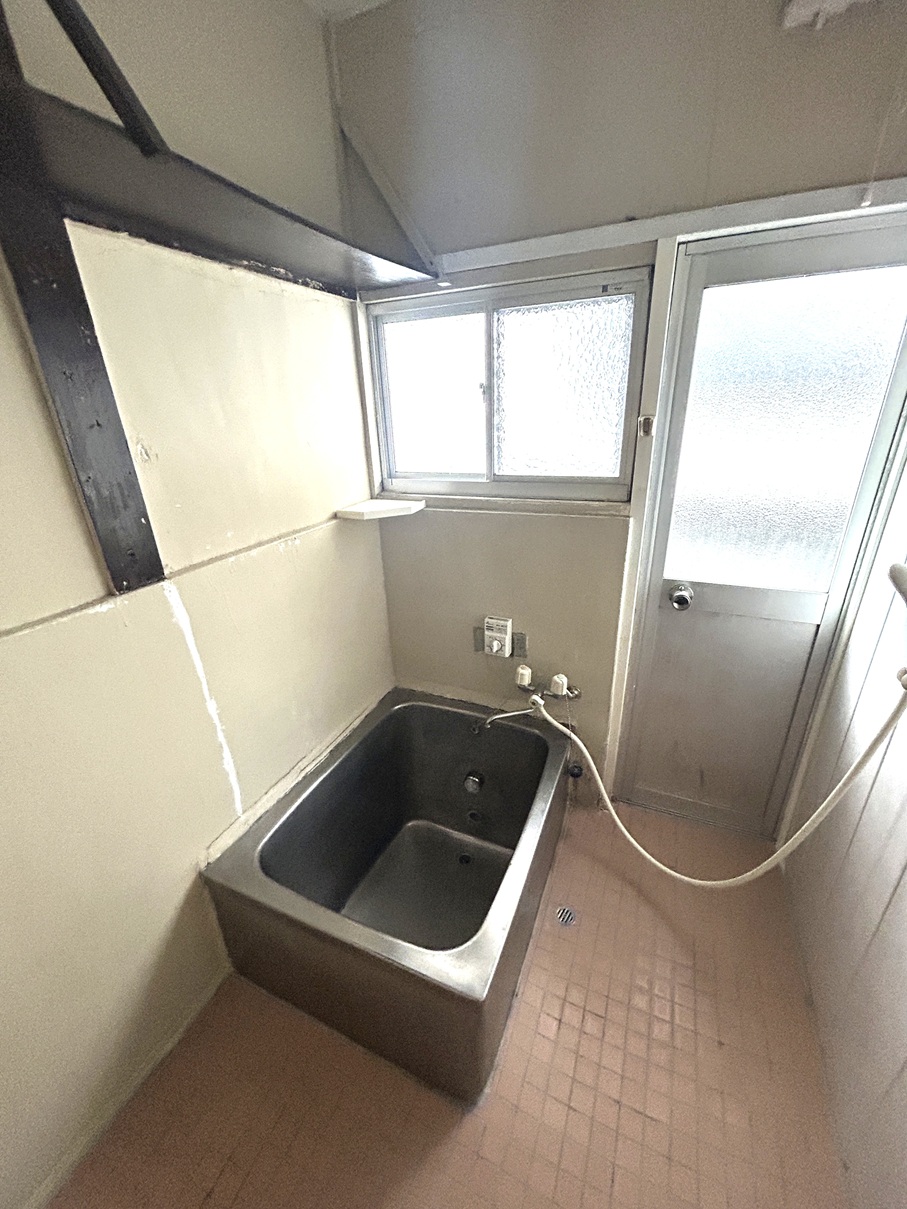 【2戸1】【駐車場付】木風町　原借家2号室