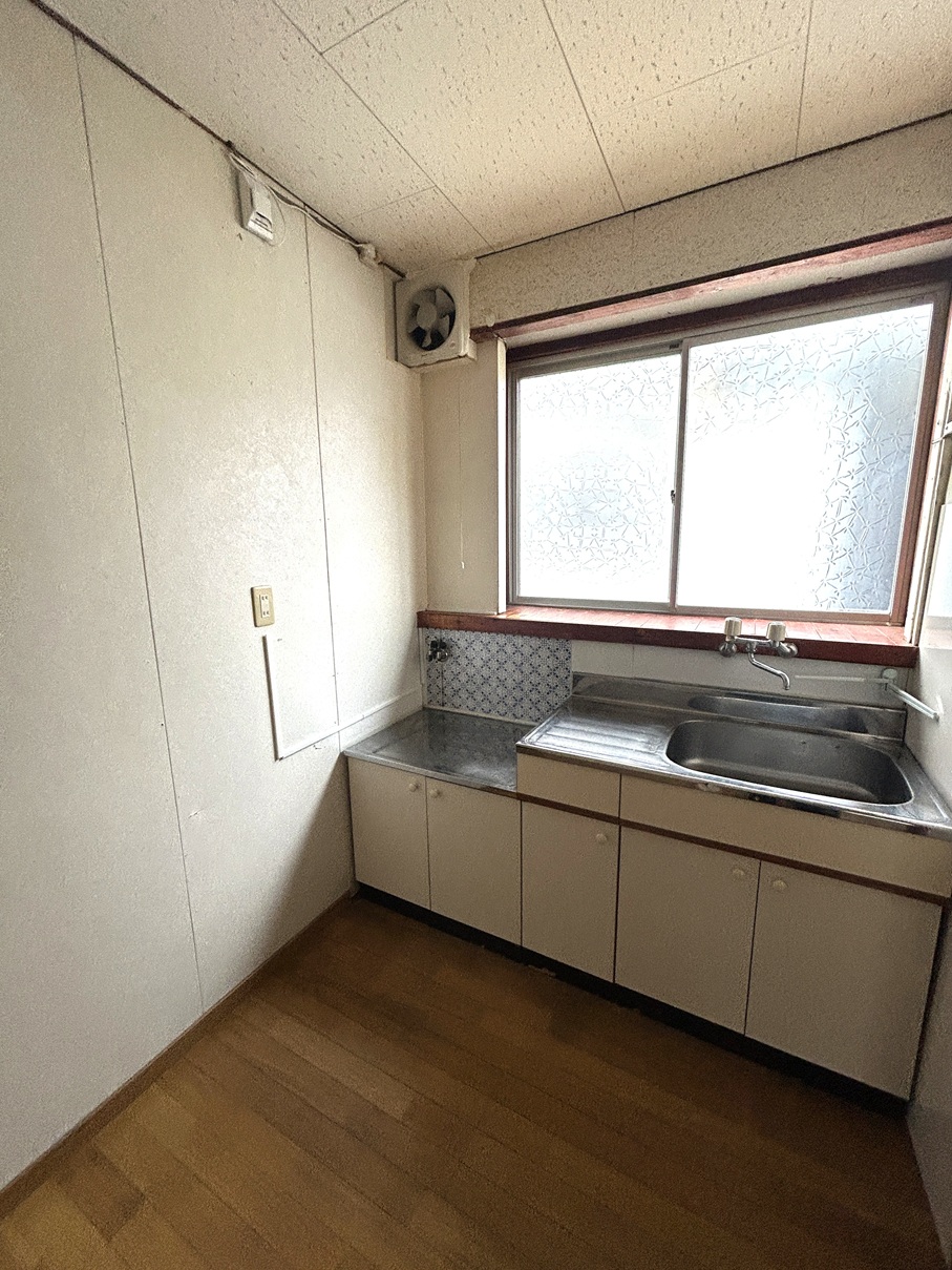 【2戸1】【駐車場付】木風町　原借家2号室