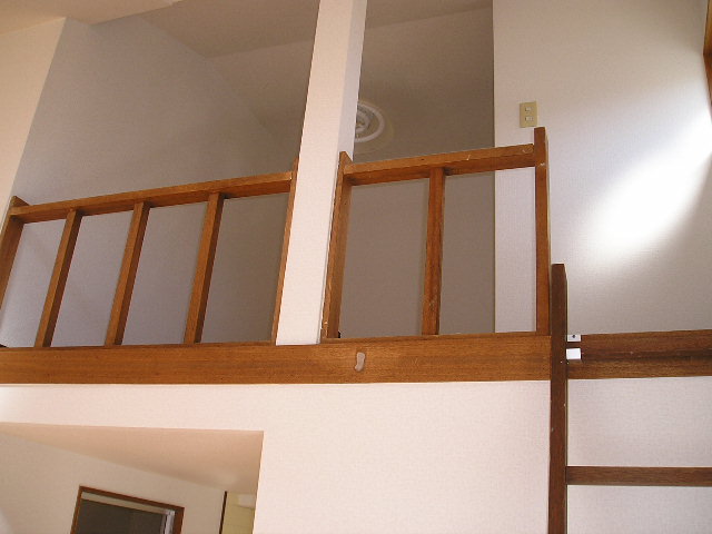 【東山町】ハイツHIKARI　２０３号室
