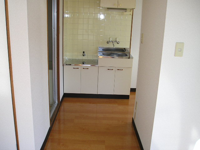 【東山町】ハイツHIKARI　２０３号室