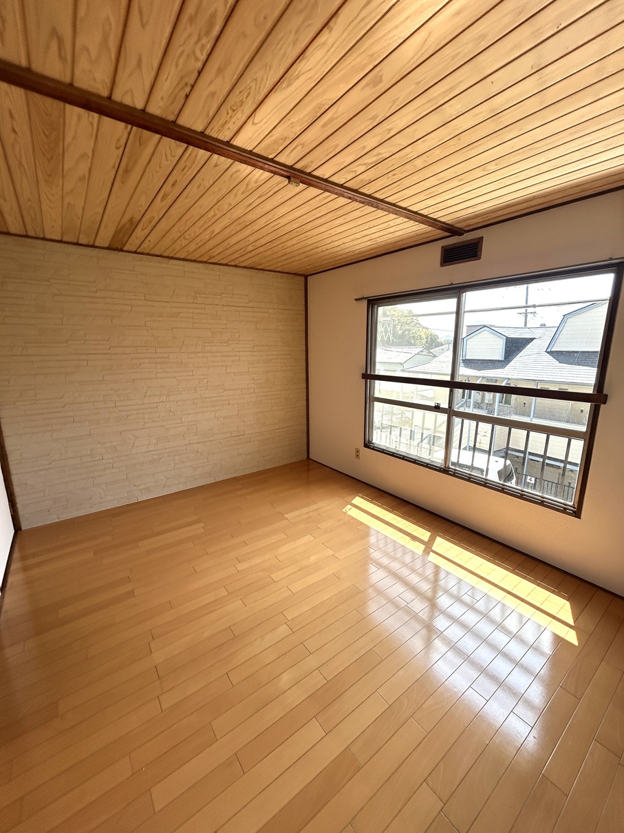 【大和町】スカイハイツ　203号室